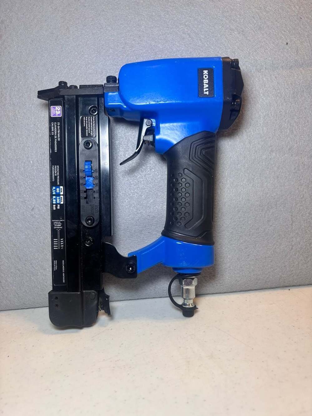 Kobalt 23-Gauge Pneumatic Pin Nailer KBAT161002 Blue Black